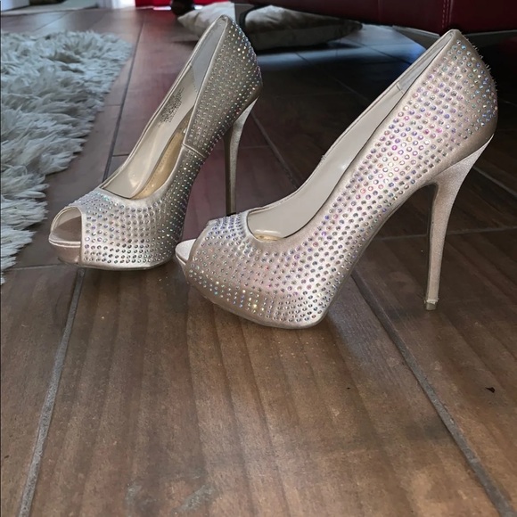 Heels - Picture 3 of 8